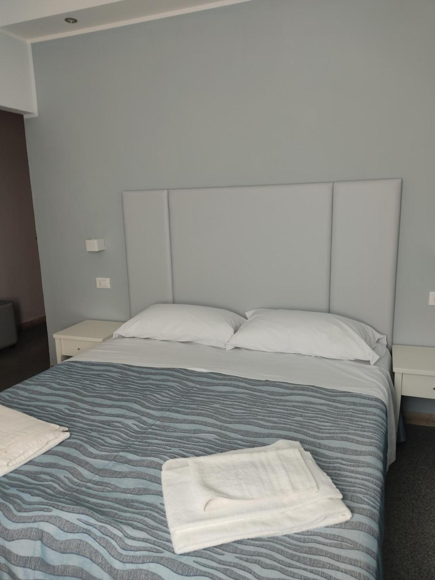 Hotel Caravel Park Rimini Exterior foto