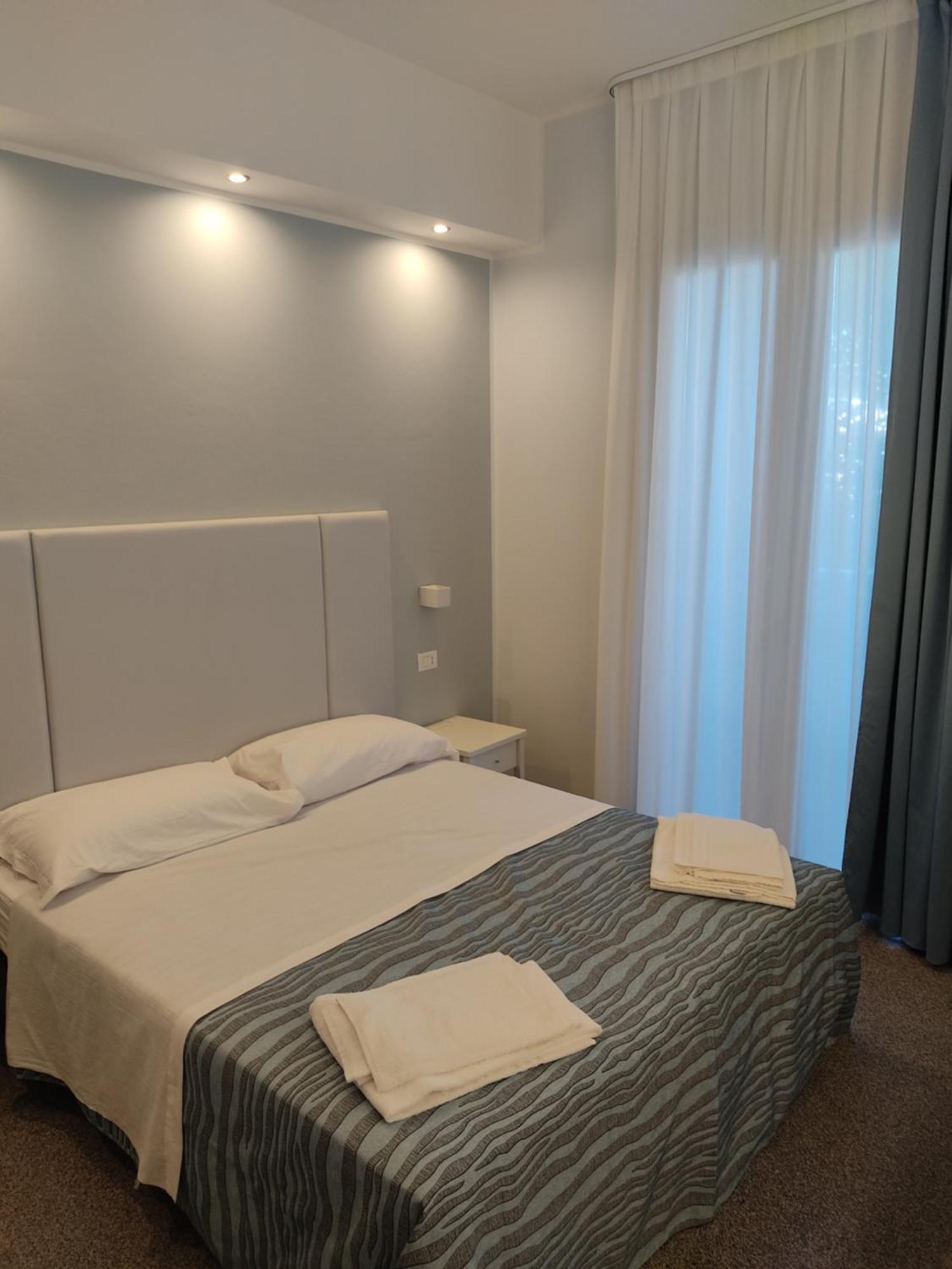 Hotel Caravel Park Rimini Exterior foto